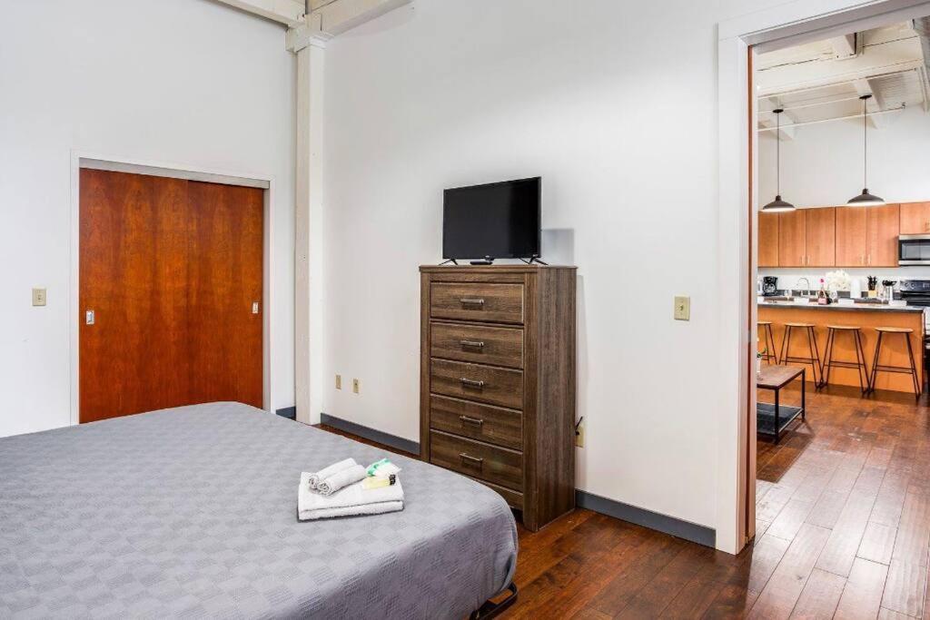 Centric Ny Style Loft W/King Bed Rochester Exterior foto
