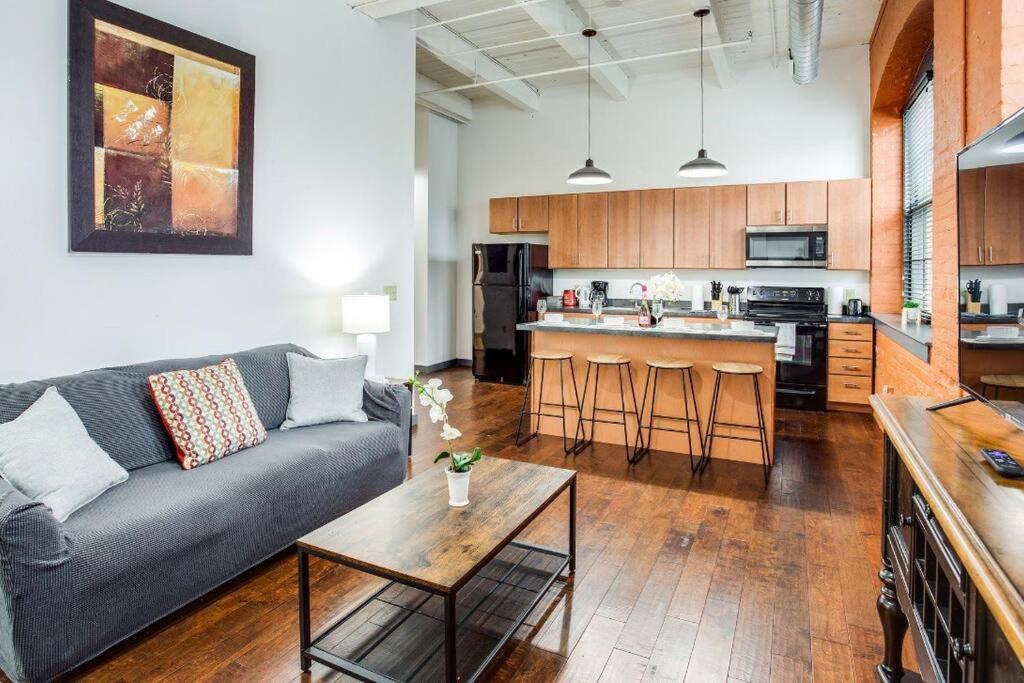 Centric Ny Style Loft W/King Bed Rochester Exterior foto